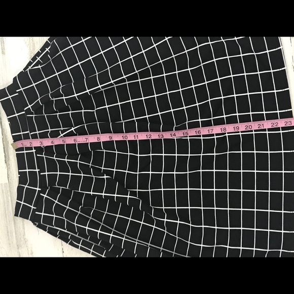 Black Silhouette N.Y.C. Skirt - Picture 4 of 5